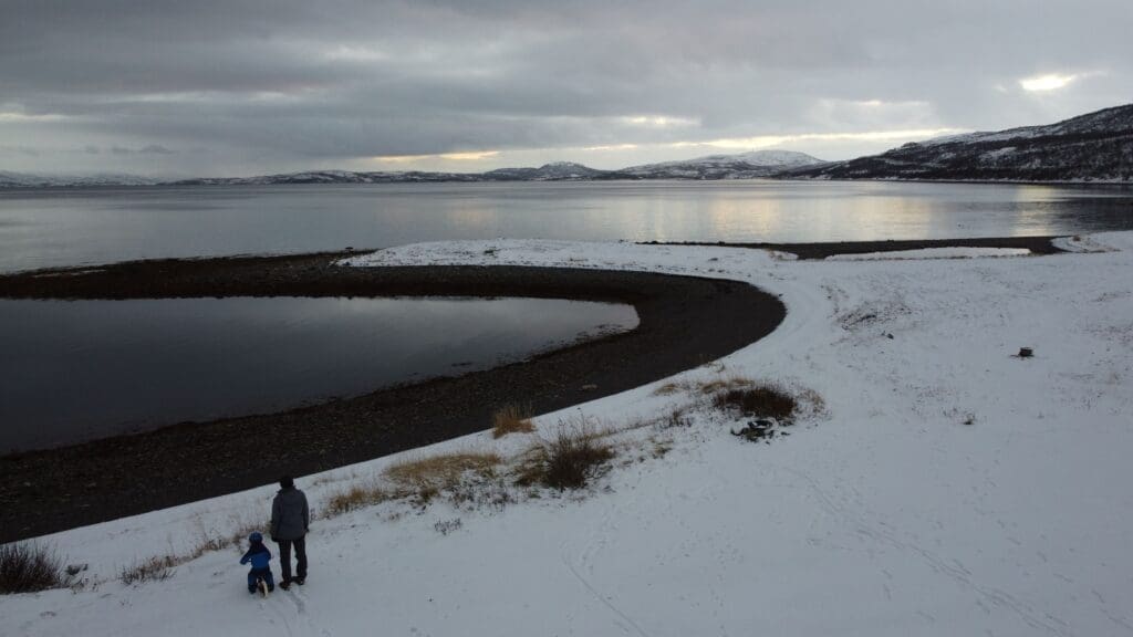 Premières neiges près du Cap Nord en Norvège fin octobre pendant un voyage en van en Scandinavie